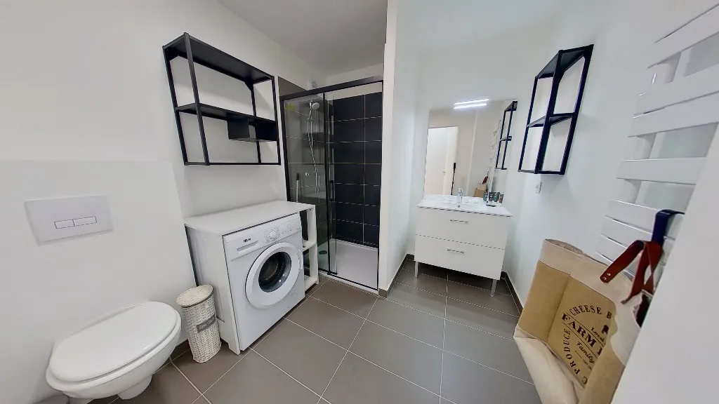Salles de bain - Studio Meublé avec Ascenseur à Courbevoie