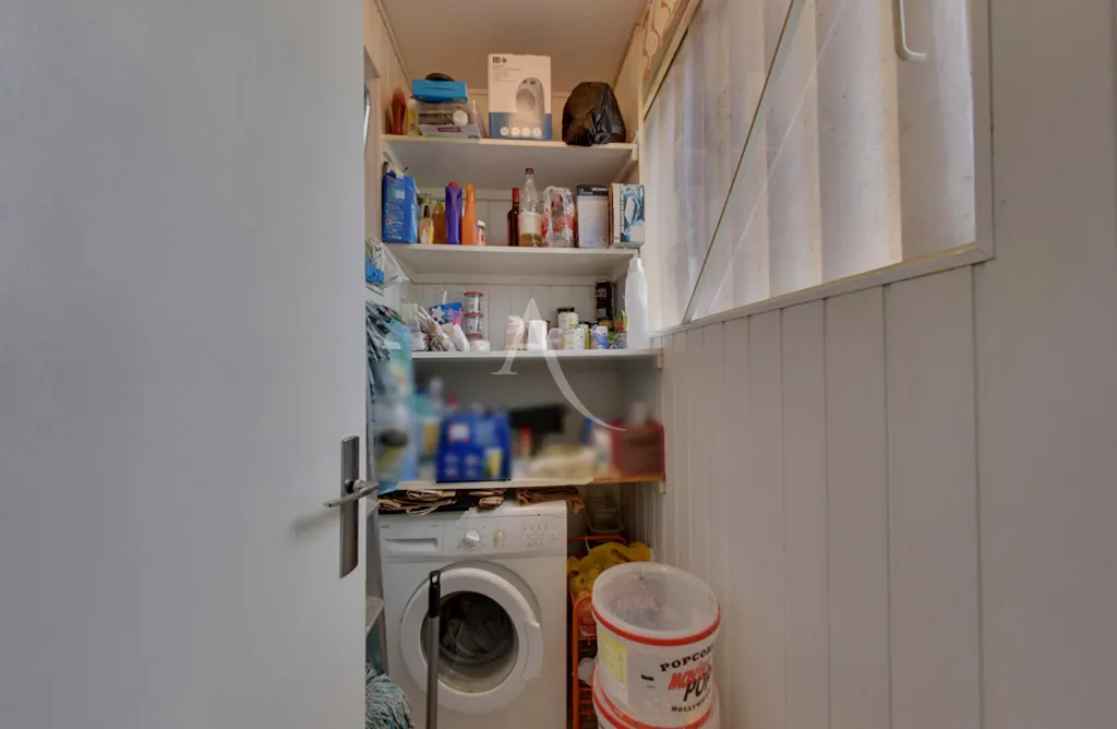 Lavanderia - Bright 3-Bedroom Apartment with Balcony in Auxerre