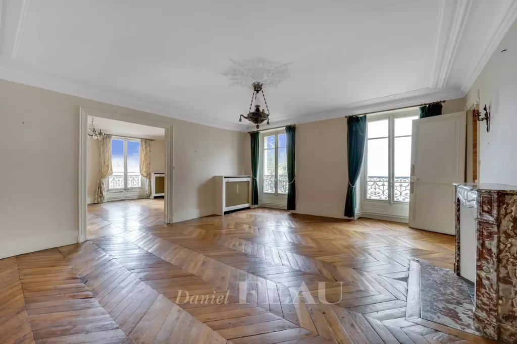 Elutuba - Elegant 4-Bed Apartment with Courtyard View in Versailles