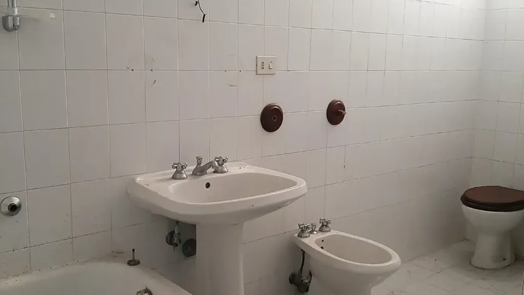 Salles de bain - Two-Bedroom Apartment with Terrace in Montevarchi