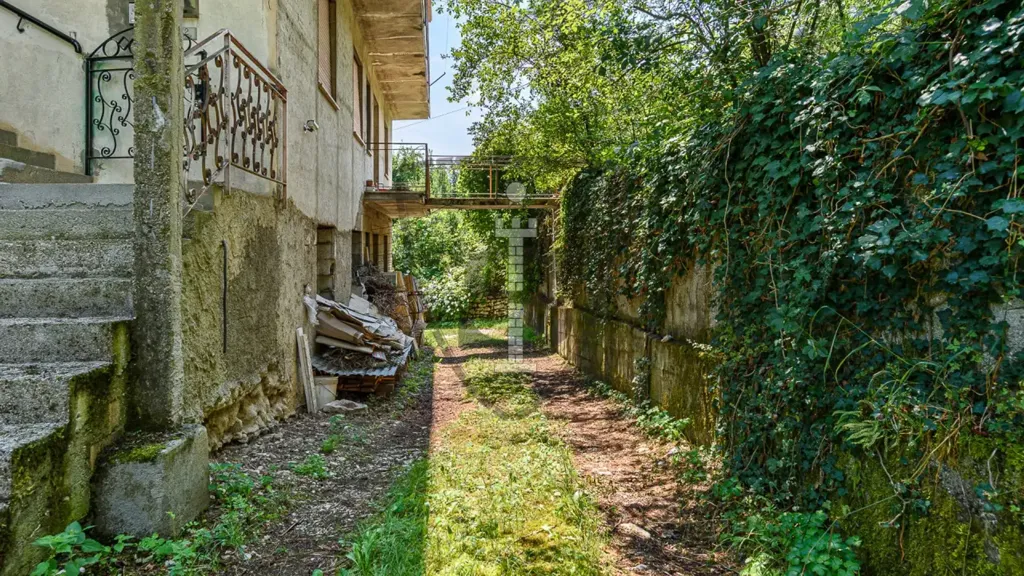 Giardino - Independent House for Renovation in Enego