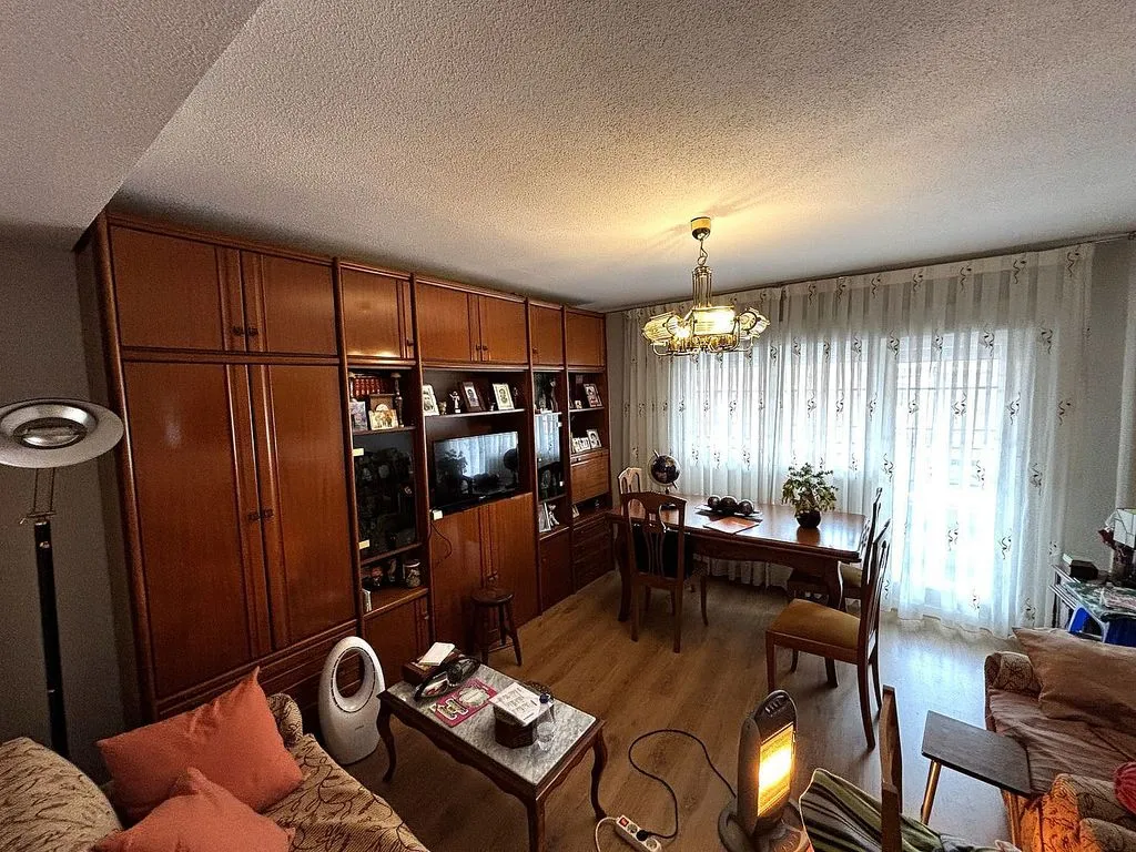Elutuba - 1970s Apartment with Terrace in Móstoles Central