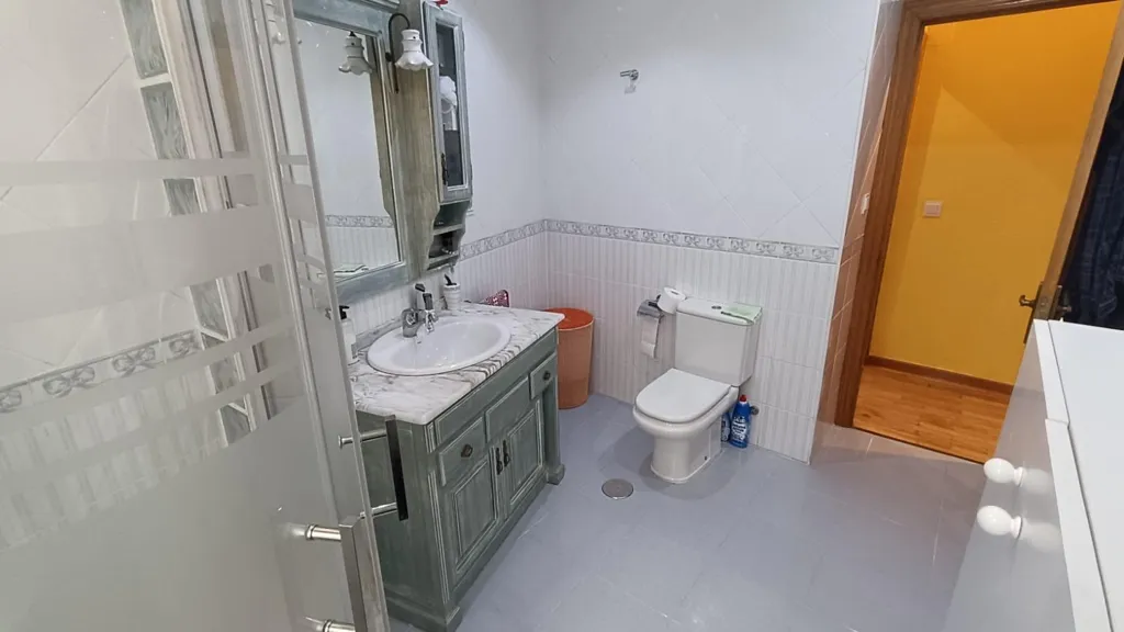 Bathrooms - Reformated Flat with High Ceilings in Zamora