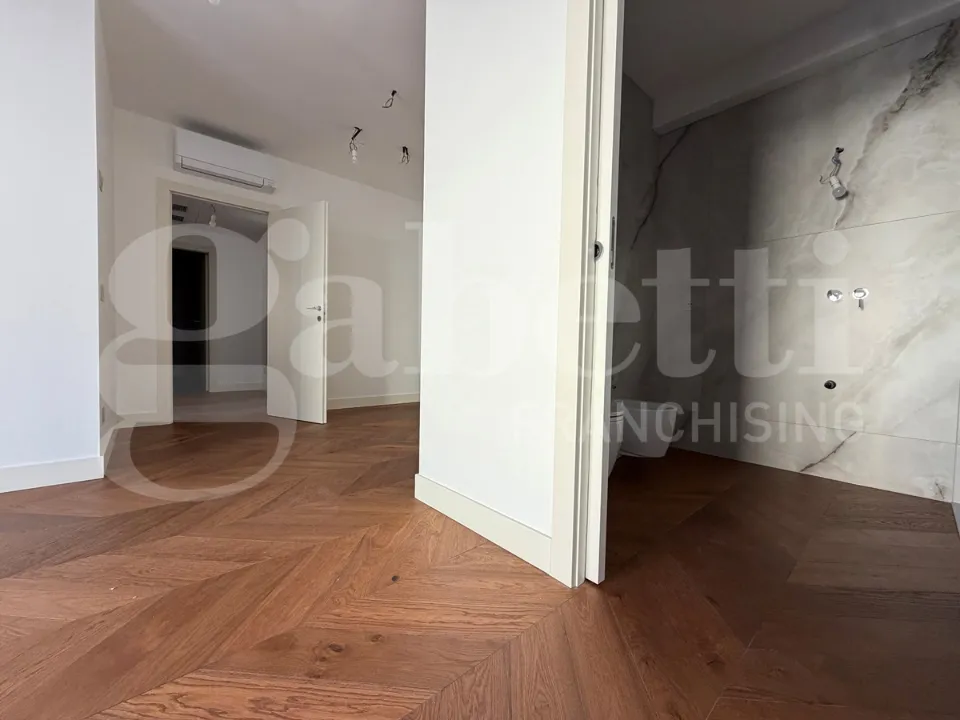 Entrée - Quadruplex with Central Location in Brescia