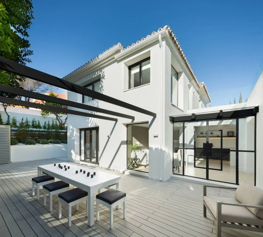 Terrasse - Contemporary Villa with Golf Views in Nueva Andalucía