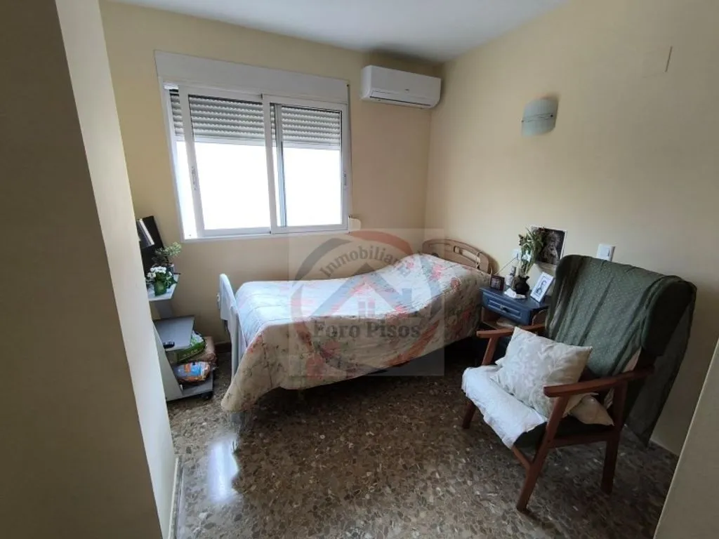 Operational Elderly Care Villa near Xàtiva