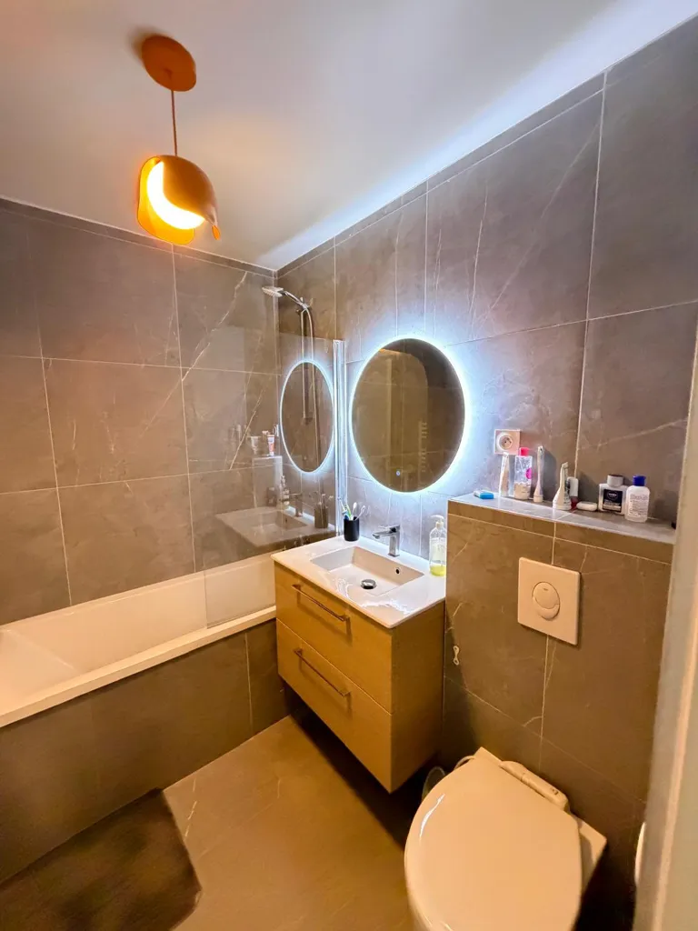 Salles de bain - Appartement Meublé avec Balcon à Rueil-Malmaison