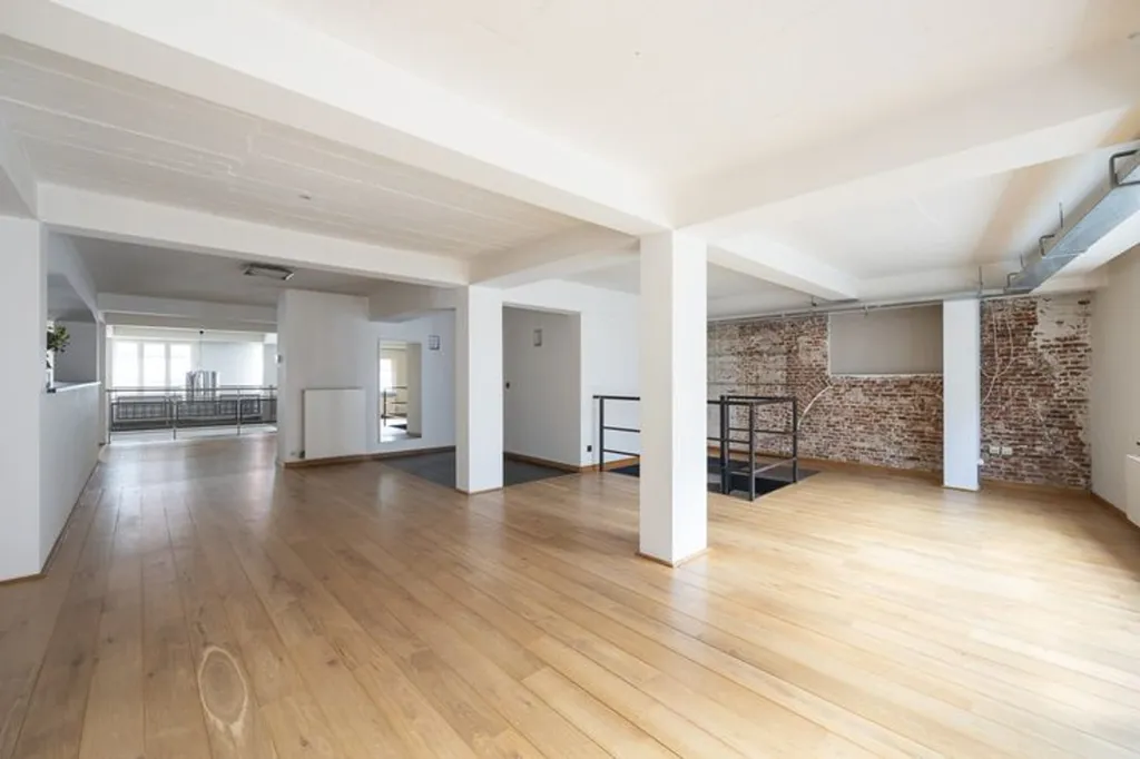 Loft Lumineux avec Terrasse Spacieuse à Bruxelles