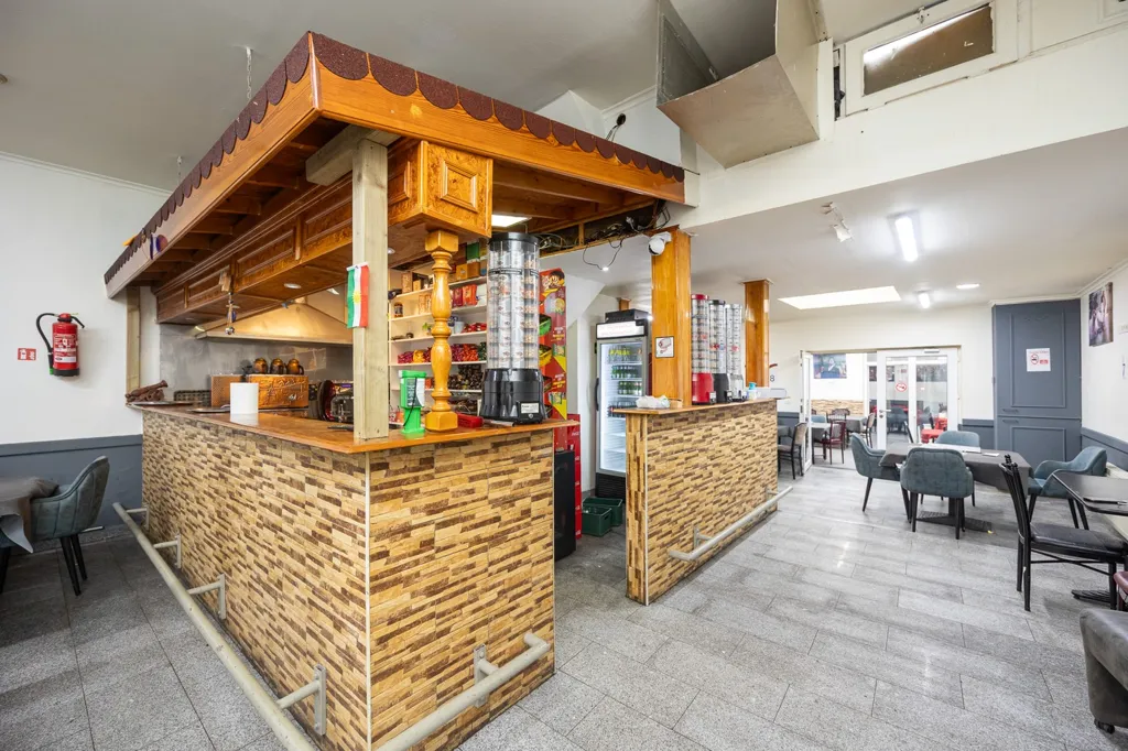Rooms - Mixed-Use Investment Property in Antwerp