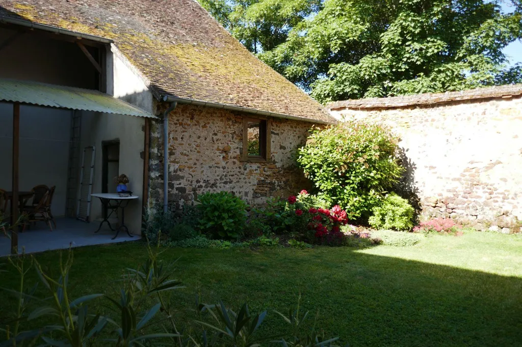 Giardino - Charming Red Stone House in Chaillac