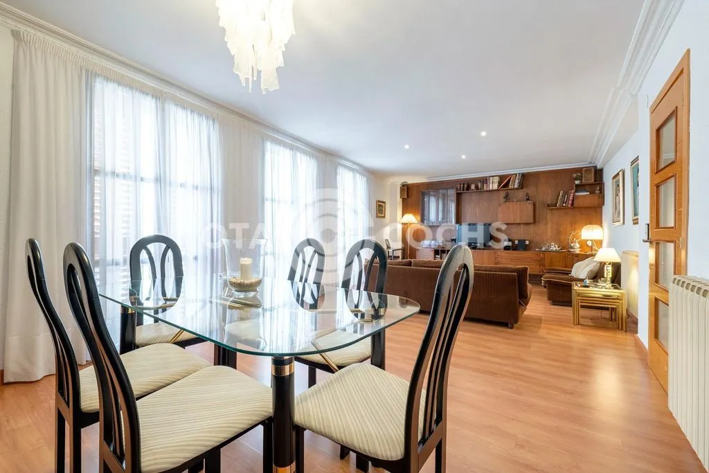 Söögituba - Luxury Apartment Complex in Reus Centre