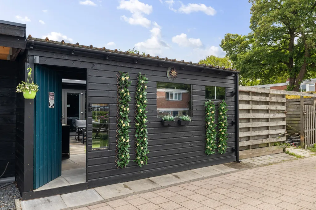 Aed - Modernised Semi-detached House with Garden in Emmen