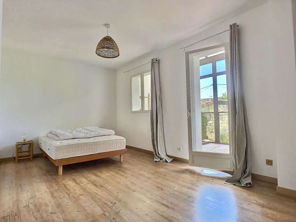 Bedrooms - Luxury House with Garden in Bordeaux