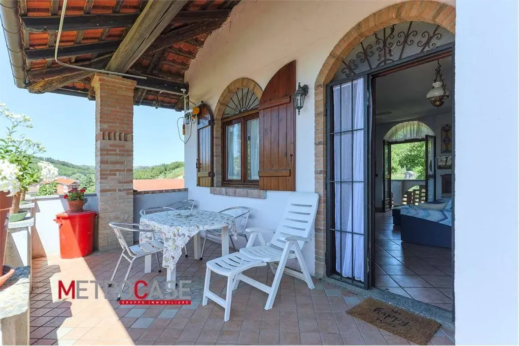 Terrace - Terraced Villa with Private Garden in Canale