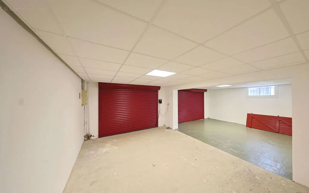Garage - Villa Contemporaine avec Vue Océan et Montagnes à la Côte Basque