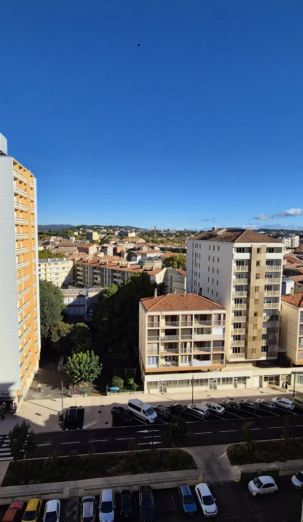 Rõdu - Top-Floor Apartment with View in Alès