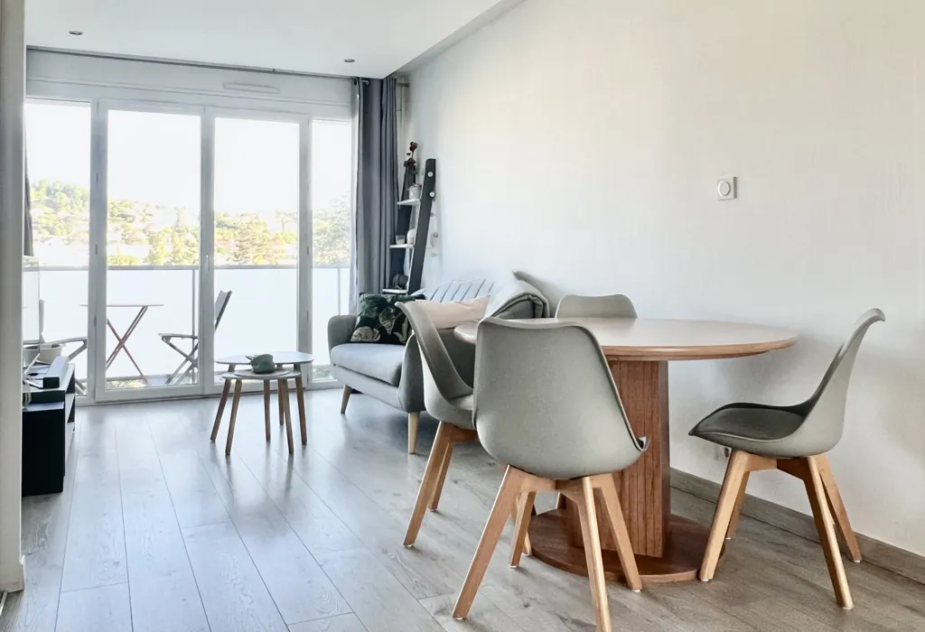 Dining Room - Renovated T3 with Balcony in Saint-Etienne