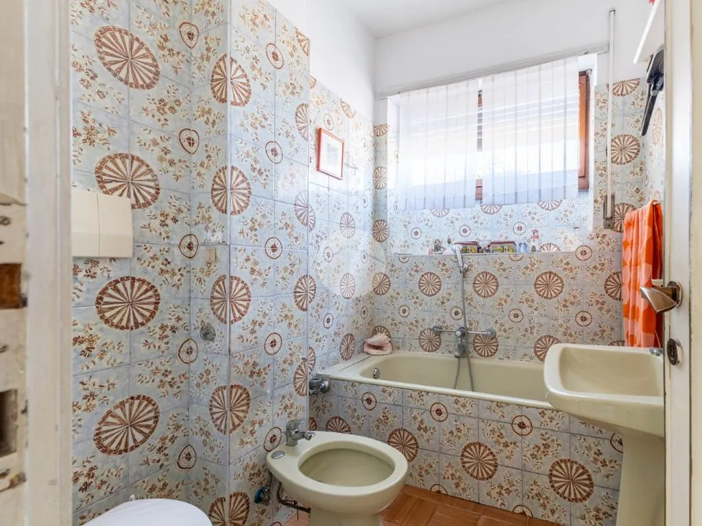 Bathrooms - Penthouse with Park Views in Ardeatino