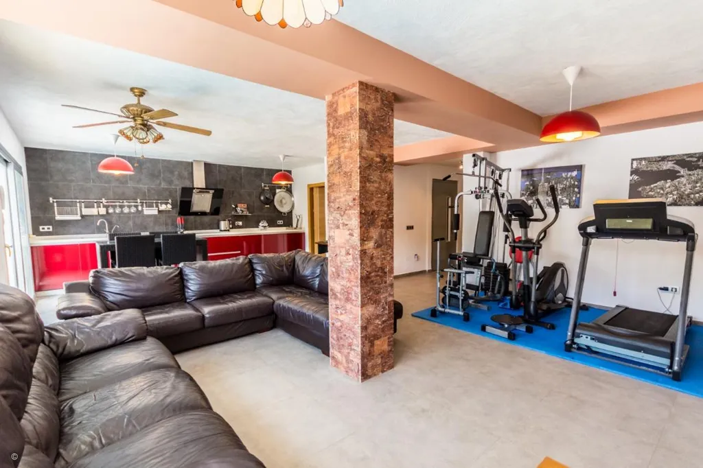 Pièces - Detached Villa with Orchard in Mijas Costa