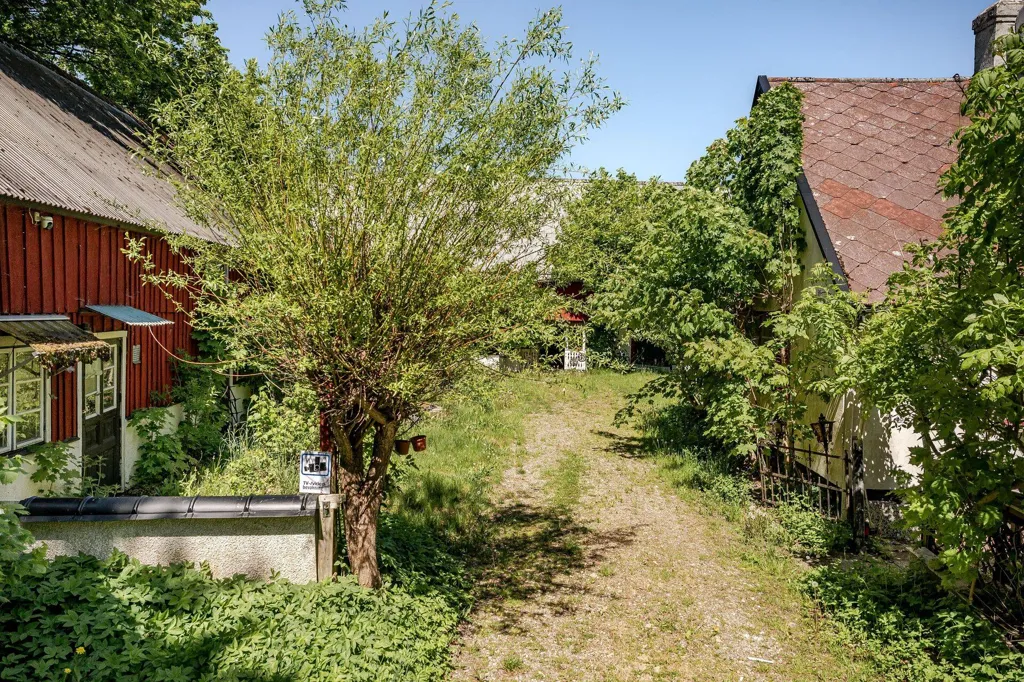 Välivaade - Rustic Farmhouse with Large Garden in Hörby