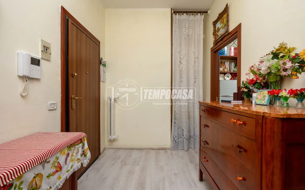 Esik - Flat with Balcony in Sassuolo