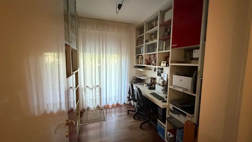 Bureau - Apartment with Garden and Panoramic View in Ancona