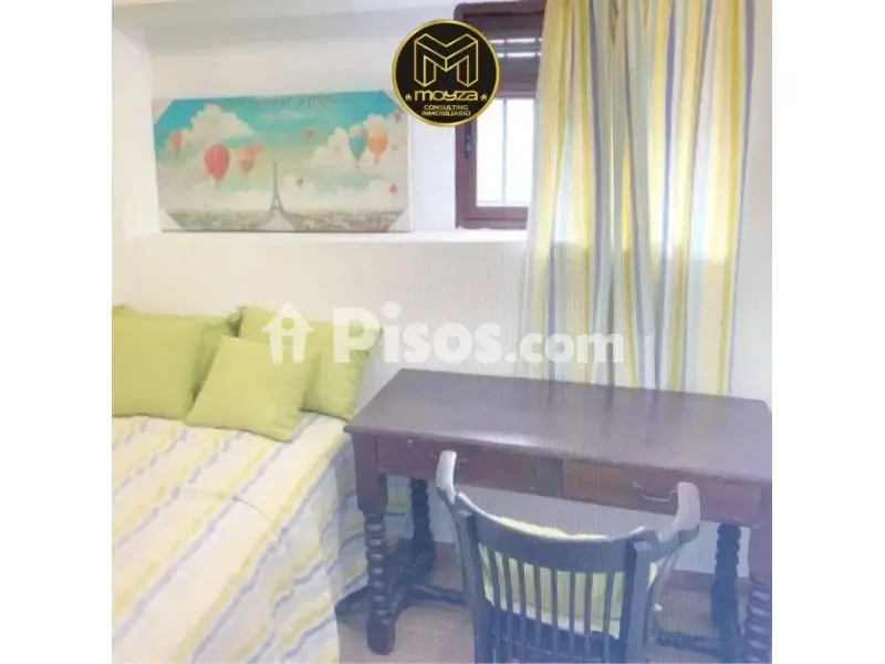 Chambres - Semi-Amuebled House with Terrace in Martos