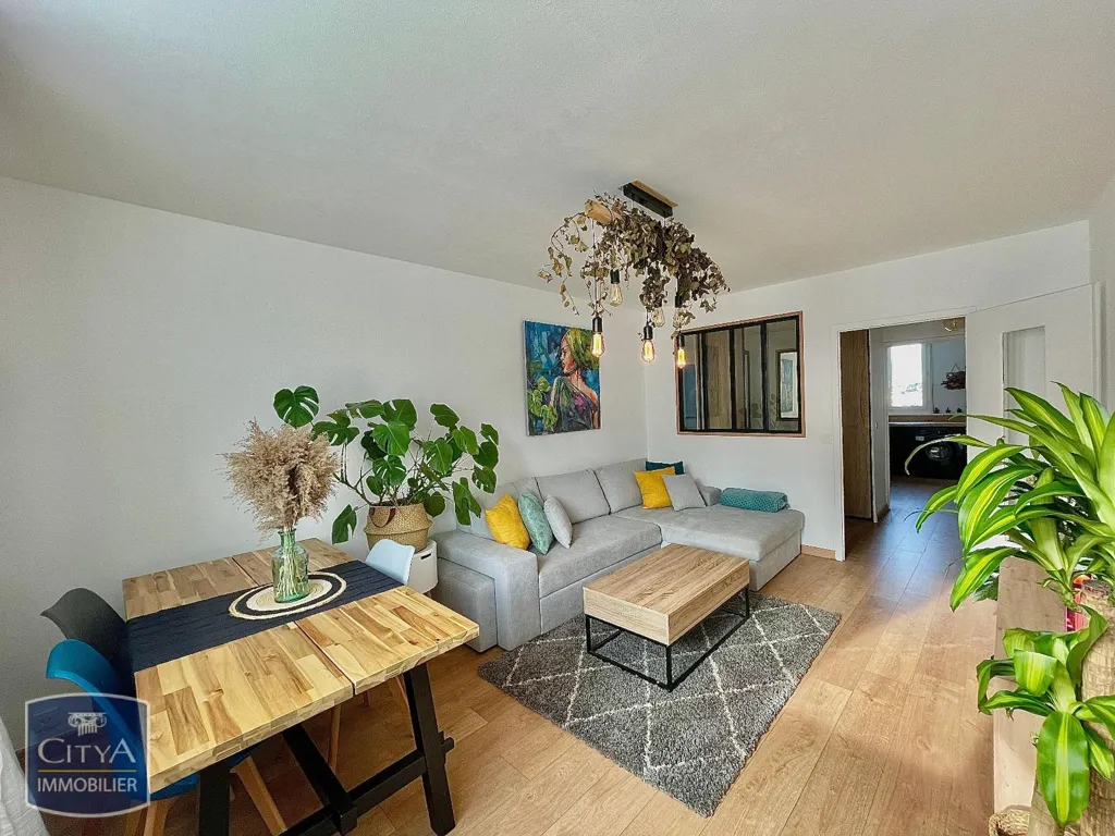 Séjour - Chambre en Colocation avec Ascenseur à Saint-Étienne