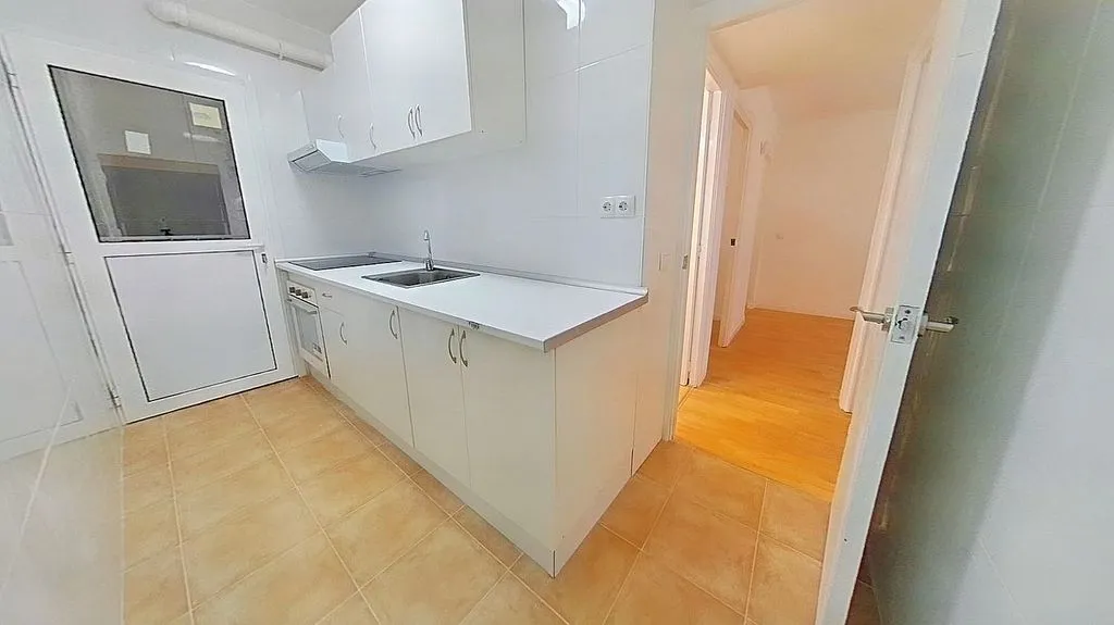 Köök - Three-Bedroom Flat with Metro Access in Verdun