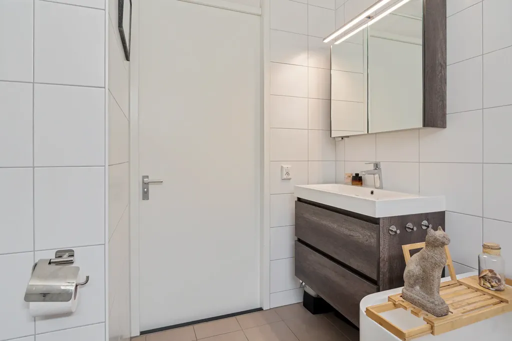 Vannitoad - Modern Corner House with Solar Panels in 's-Gravenhage