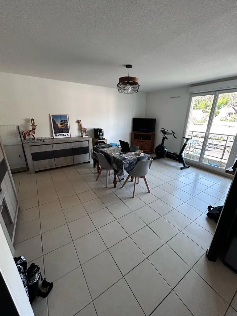 Salle à manger - Appartement T3 avec Balcon à Saint-Clair de la Tour