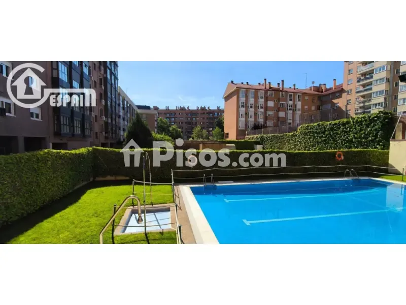 Bassein - Duplex with Private Garage in Madrid