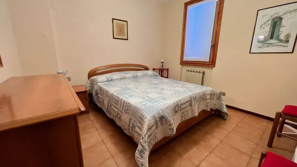 Chambres - Ground Floor Apartment with Private Courtyard in Loano