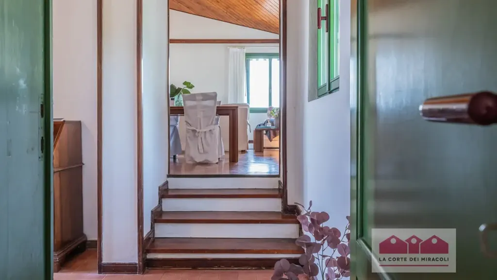 Esik - Bifamiliar House with Vineyard View in Creazzo