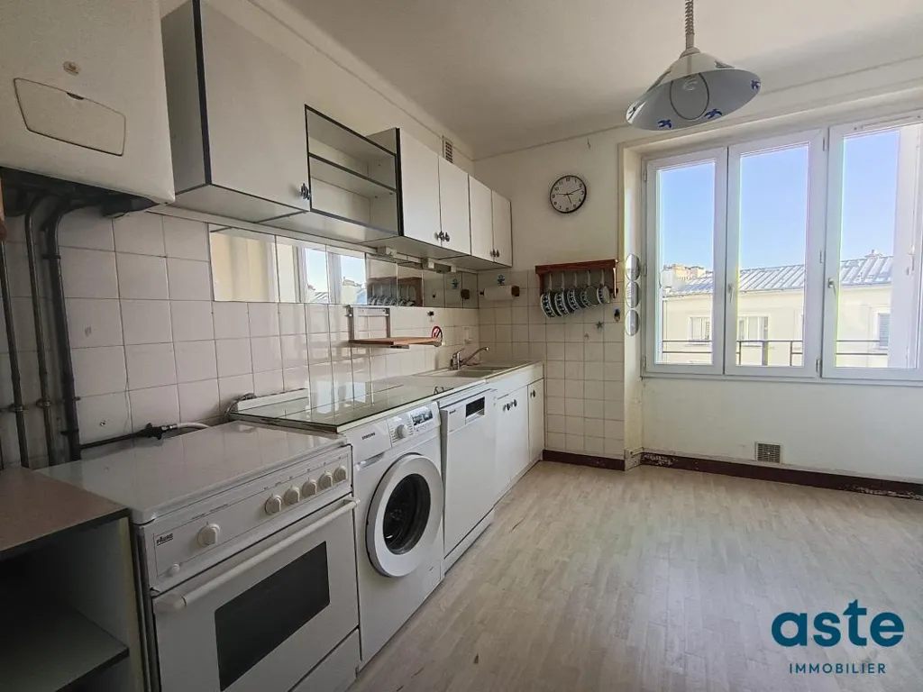 Kitchen - 3-Bedroom Apartment with Potential in Brest's Triangle d'Or