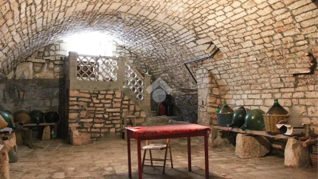 Rooms - Detached Cellar with Vaulted Ceiling in Putignano