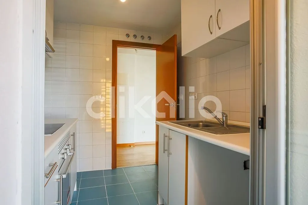 Kitchen - 1-Bedroom Flat with Elevator in Ensanche de Vallecas