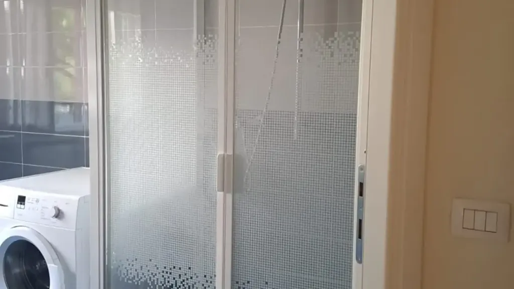 Bathrooms - Rented Flat with Garden in Parma