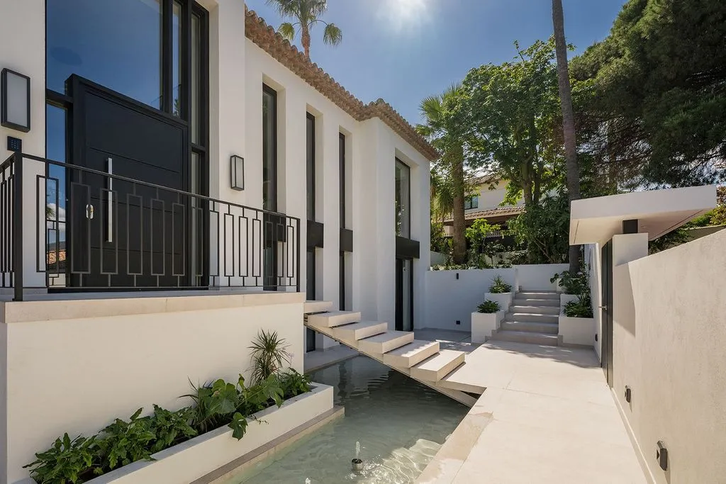 Garden - Luxury Villa with Mountain Views in Las Brisas, Marbella