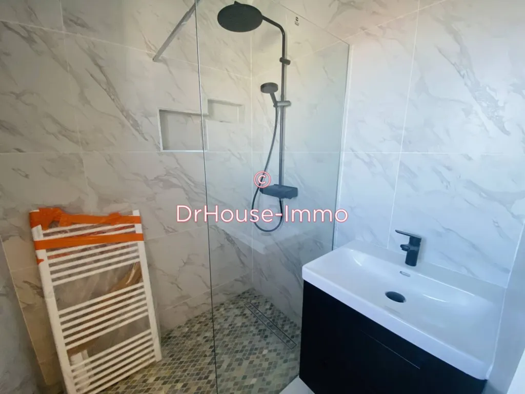 Salles de bain - Villa Moderne avec Piscine à Carcassonne