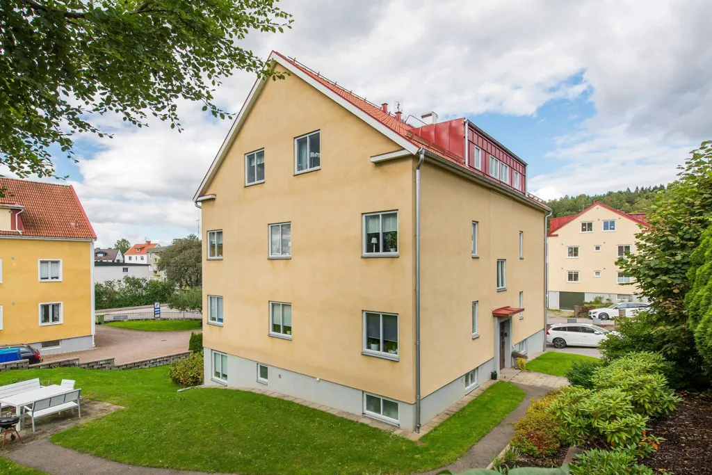 Välivaade - Renovated Three-Bedroom with Balcony in Bergdalen
