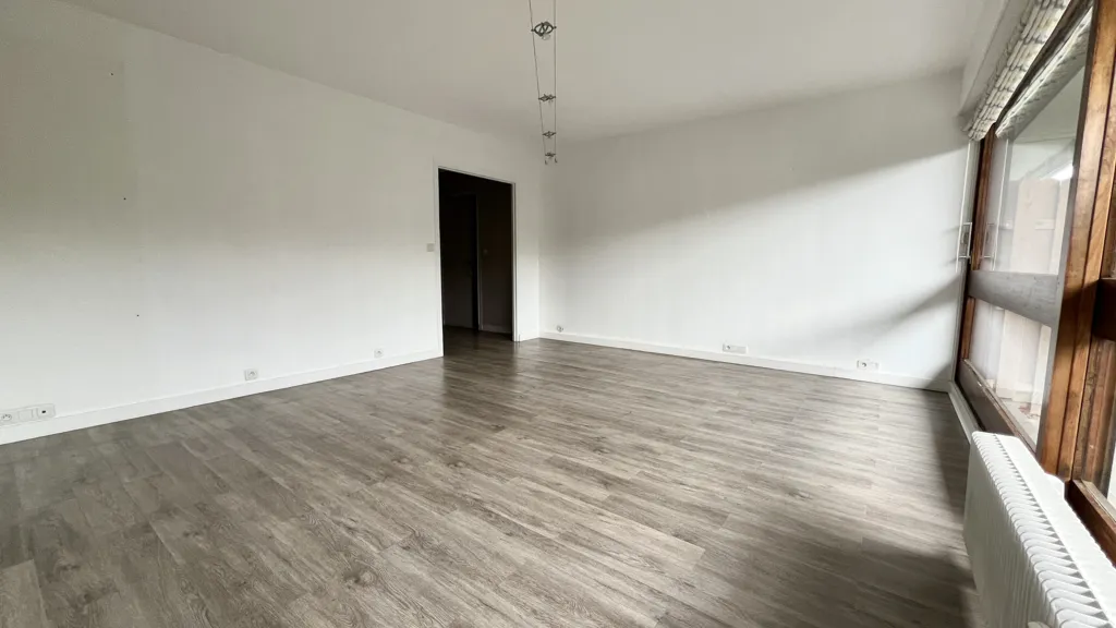 Toad - 4-Piece Apartment with Terrace in L'Haÿ-les-Roses