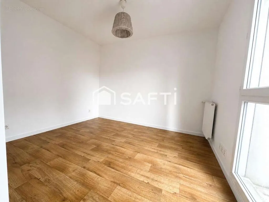 4-toaline korter asukohas Bobigny