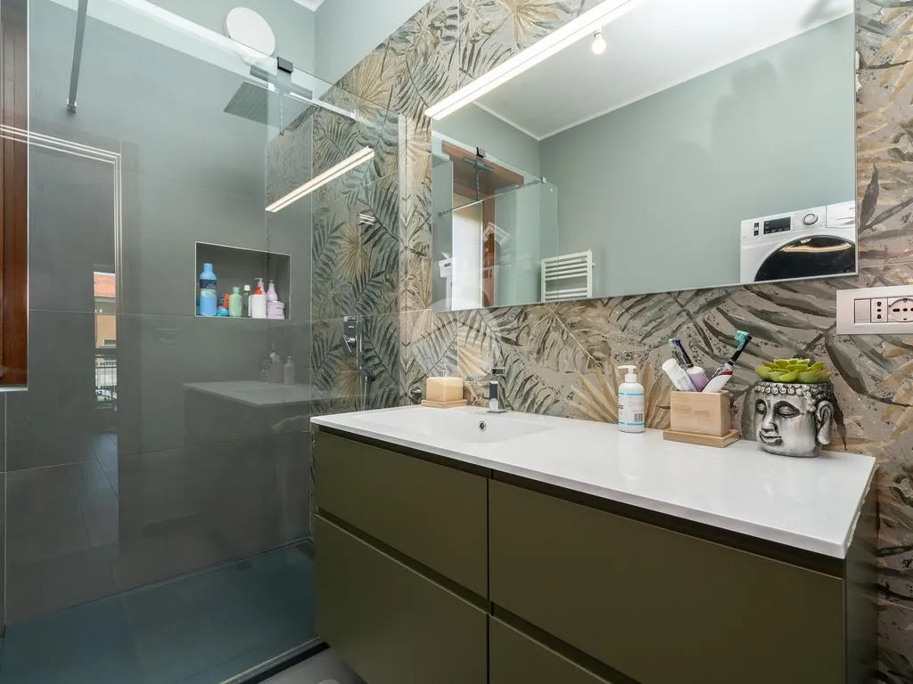 Bathrooms - Modernised 3-Bedroom Apartment in Druento