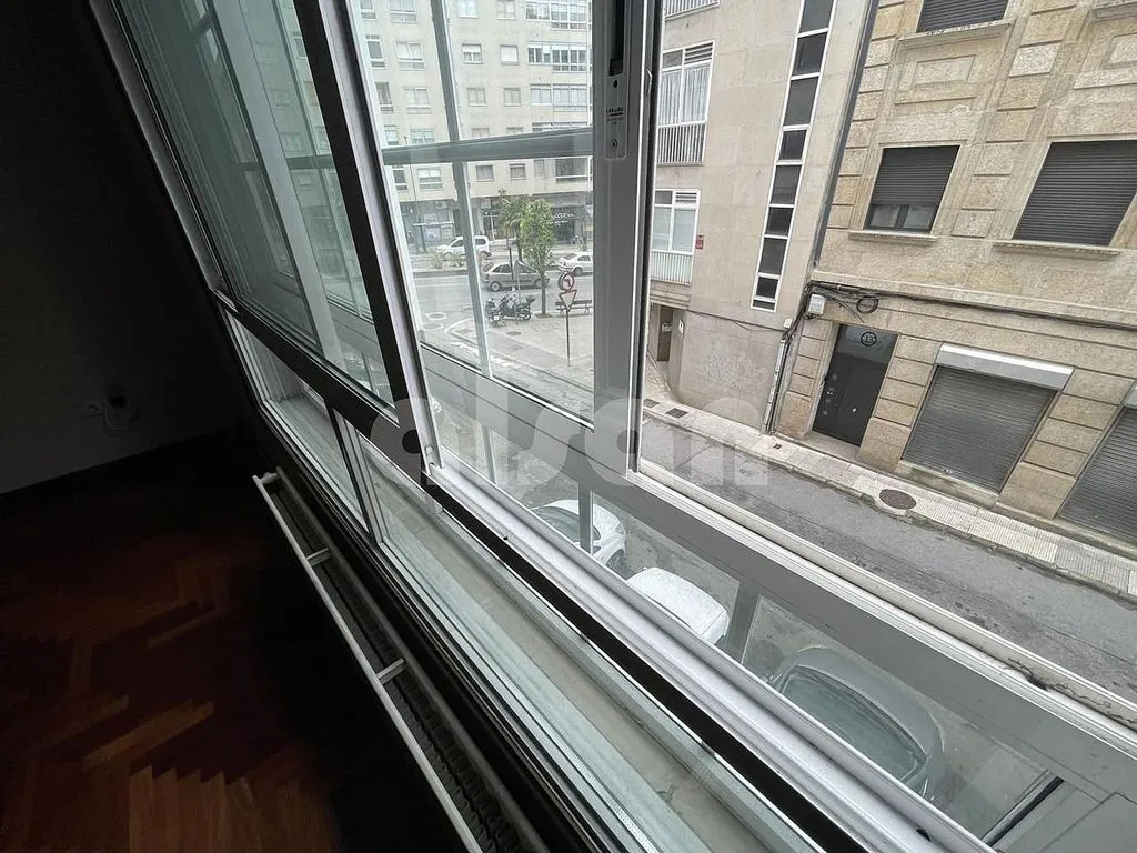 Pièces - Apartment with Large Windows in Vigo