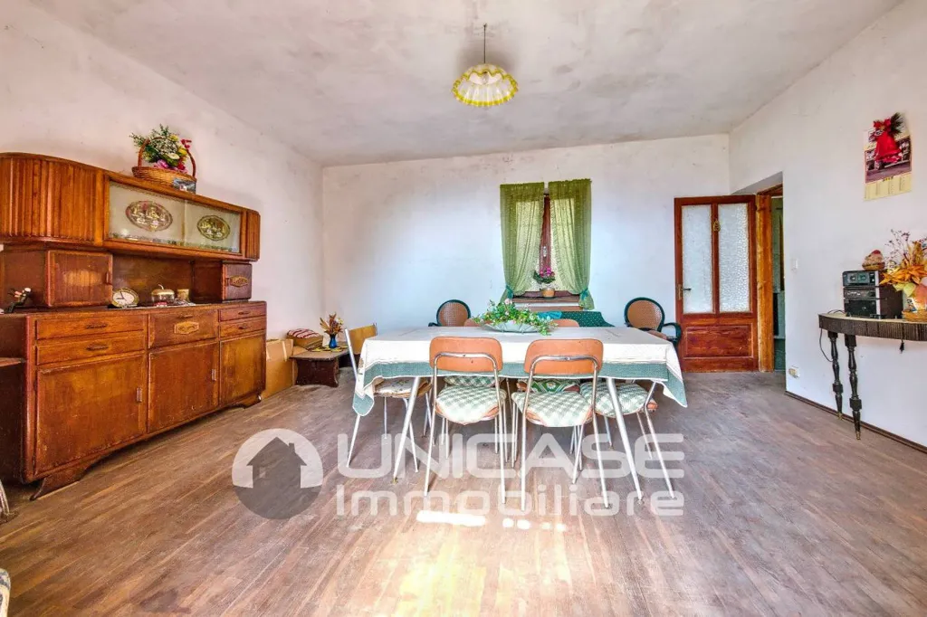 Söögituba - Rustic House with Garden in Bagnolo Piemonte