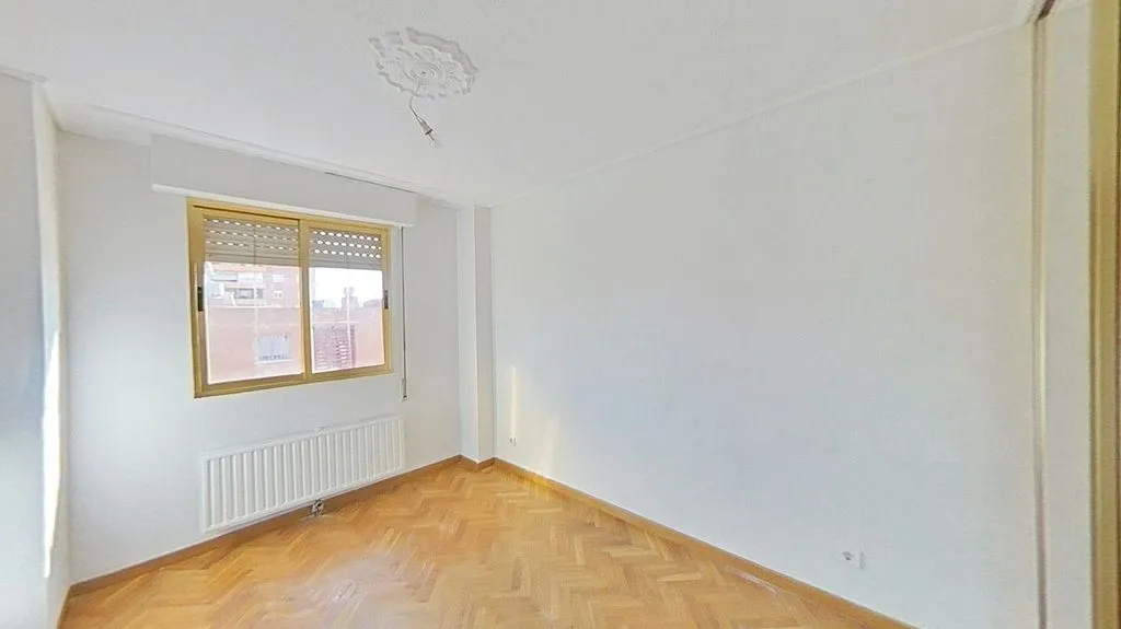 Pièces - 2-Bedroom Flat with Metro Access in Numancia