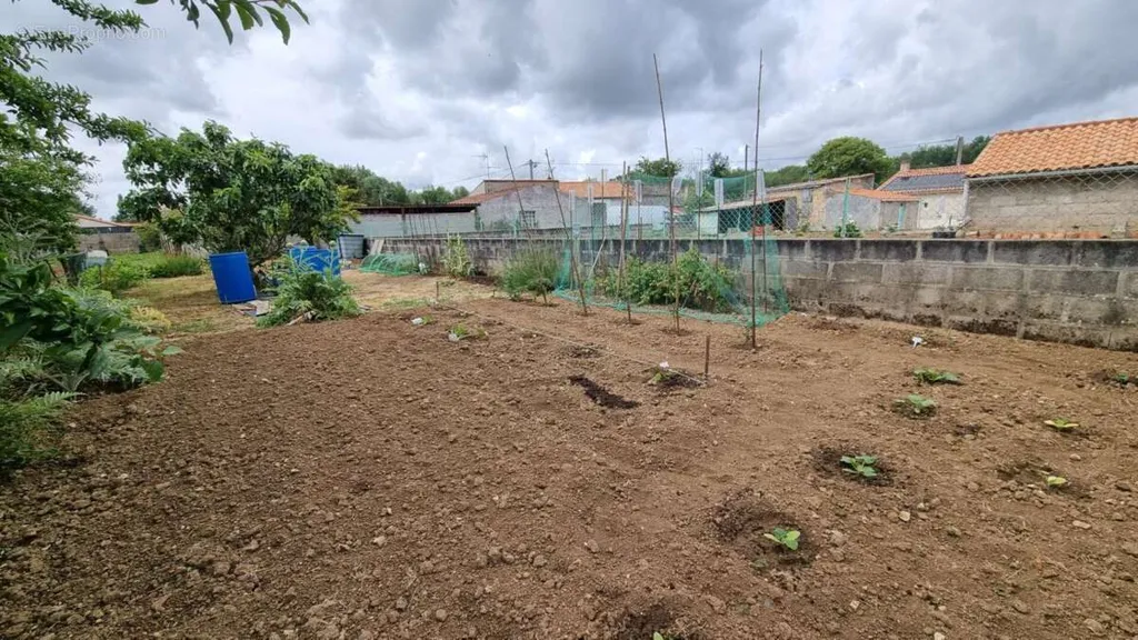Jardin - Maison avec Jardin et Garage à Les Magnils Reigniers