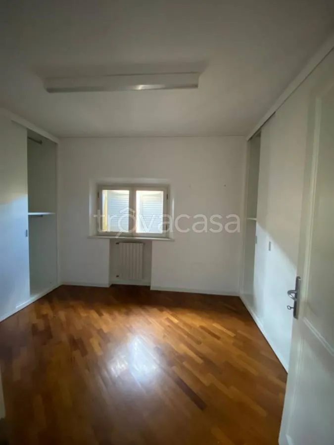 Pièces - Rustic-Style Flat with Caminetto in Modena