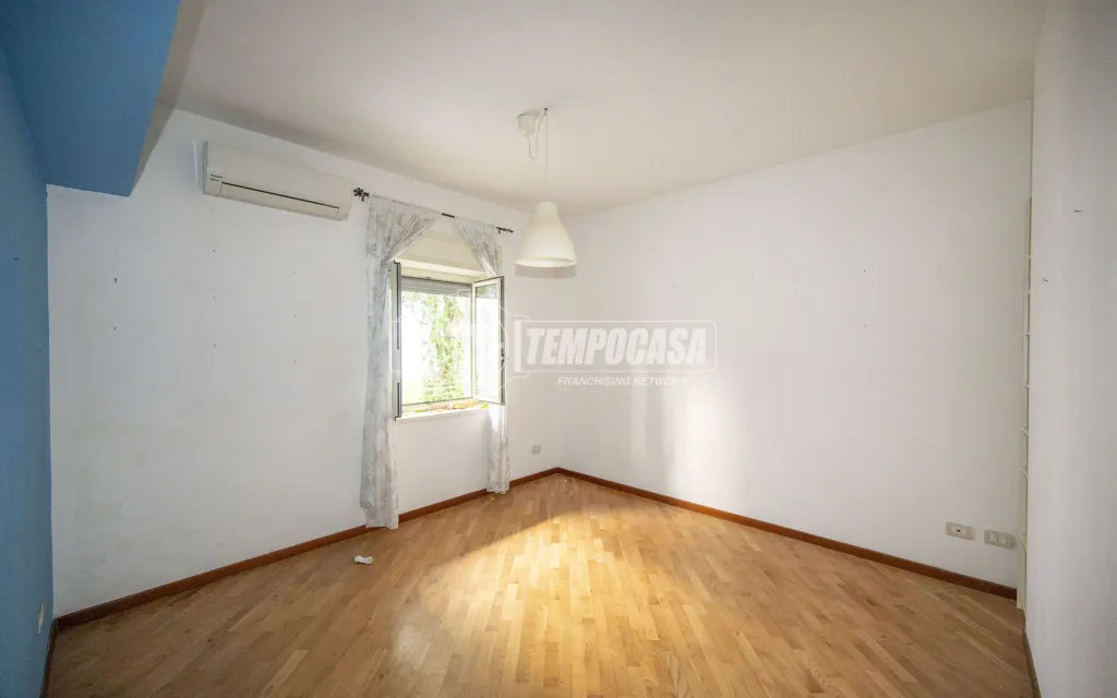 Toad - Trilocale with Garage in Messina